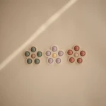 Kwiatek Press Toy - rose, blush, shifting sand / Mushie