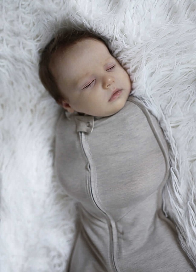 Otulacz FIRST STEP Czarne kropki z czapeczką / Sleepee