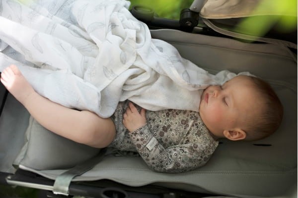 Antykomarowa otulinka bambusowa Srebrne Piórka / Maylily