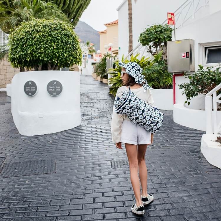 Koc piknikowy z kieszonką, mata do zabawy XXL 180x190 - HERON IN PINK LOTUS, PAPAYA / La Millou