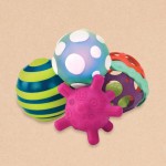 Ball-a-baloos – piłki sensoryczne z piłką świecącą / B.Toys