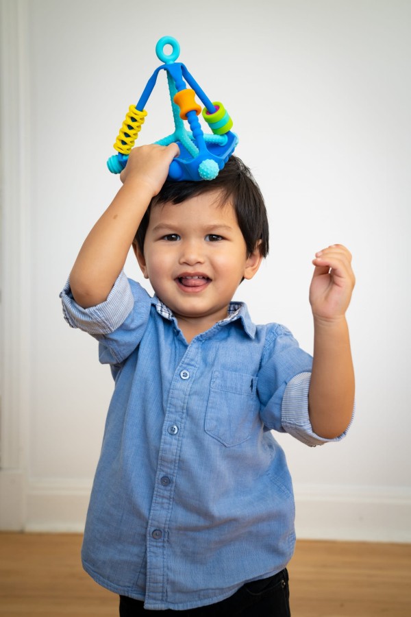 Wigloo Piramidka. Zabawka sensoryczna.