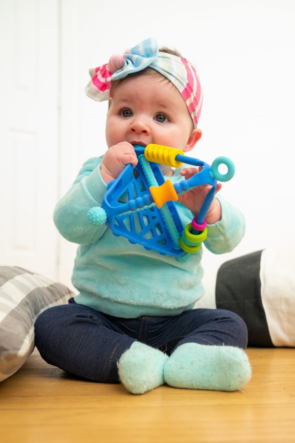 Wigloo Piramidka. Zabawka sensoryczna.