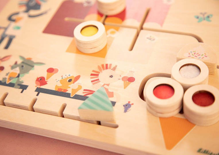 Drewniana tablica labirynt sensoryczny Lodziarnia 18 m+ / LILLIPUTIENS