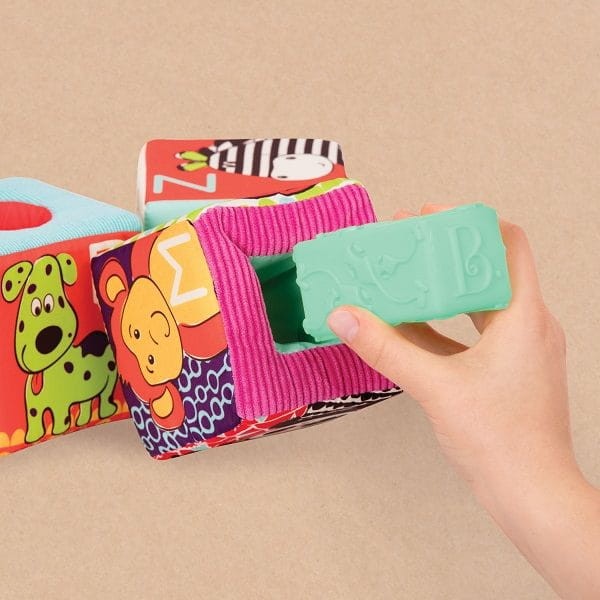 Block Party – klocki materiałowe z sorterami / B.Toys