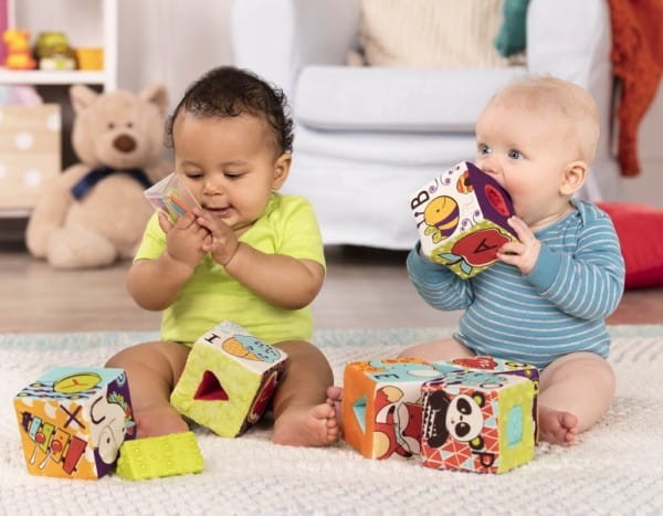 Block Party – klocki materiałowe z sorterami / B.Toys