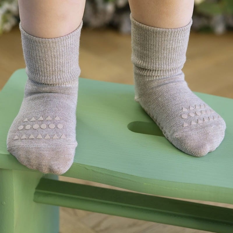 Antypoślizgowe skarpetki do nauki chodzenia BAMBOO Sand / GoBabyGo