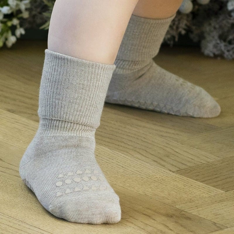 Antypoślizgowe skarpetki do nauki chodzenia BAMBOO Sand / GoBabyGo