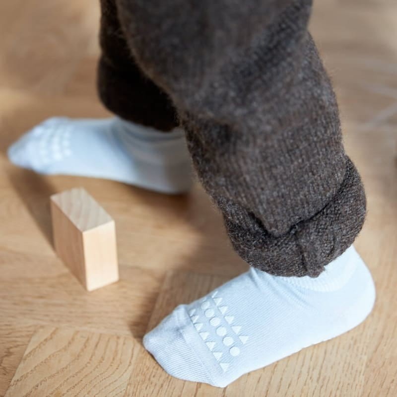 Antypoślizgowe skarpetki do nauki chodzenia BAMBOO Sky Blue / GoBabyGo