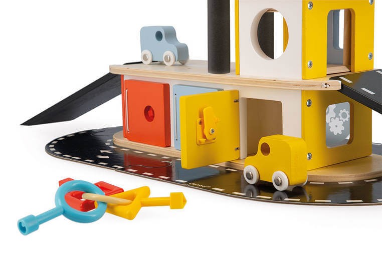 Drewniany garaż piętrowy z 4 akcesoriami Bolid 2+ / Janod