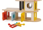 Drewniany garaż piętrowy z 4 akcesoriami Bolid 2+ / Janod