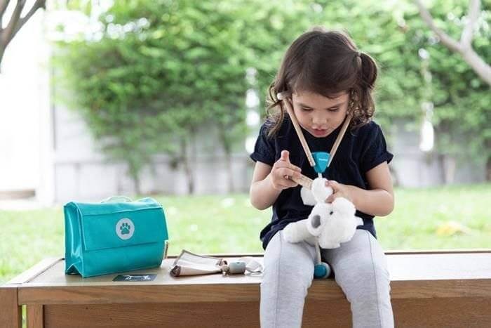 Mały weterynarz, zabawka dla dzieci, Seria Pretend Play, Plan Toys