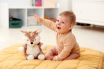 Szumiąca Sarenka z czujnikiem ruchu i pozytywką / Cloud b® Love Light Buddies Finley Fawn™