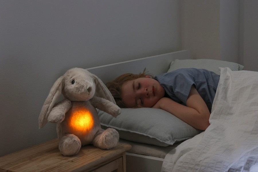 Szumiący Królik z czujnikiem ruchu i pozytywką / Cloud b® Love Light Buddies Finley Fawn™