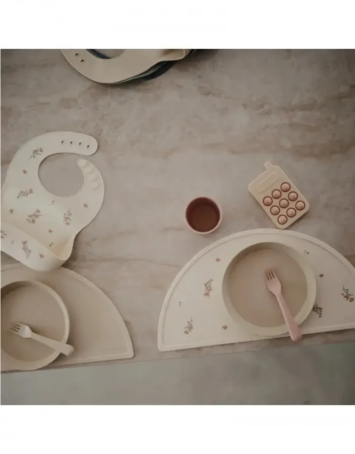 Śliniak silikonowy Pink Flowers / Mushie