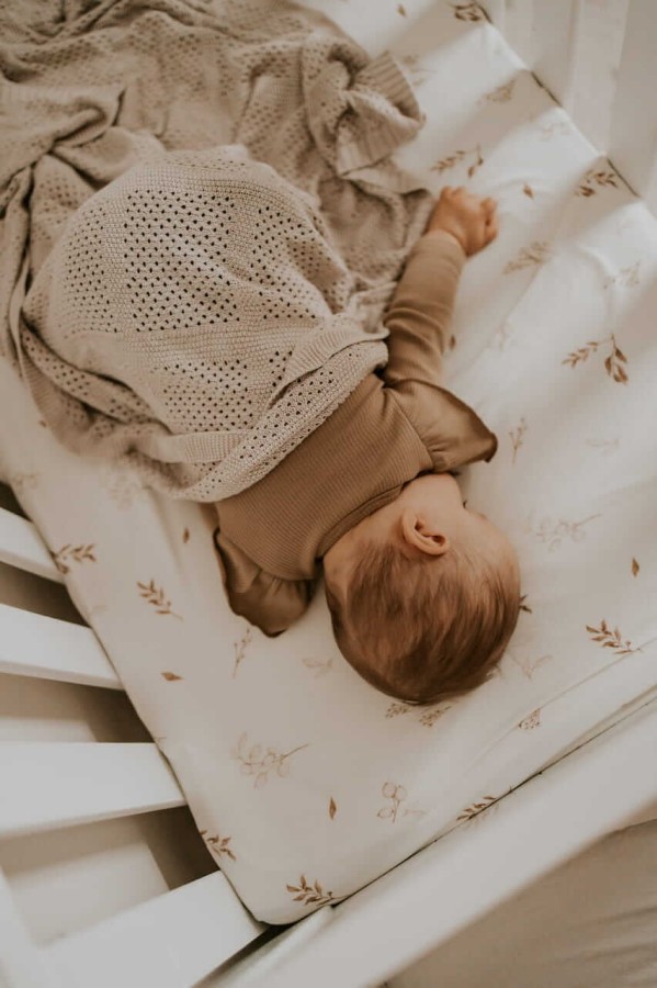 Prześcieradło do łóżeczka We care Bohemian Botanic / Sleepee