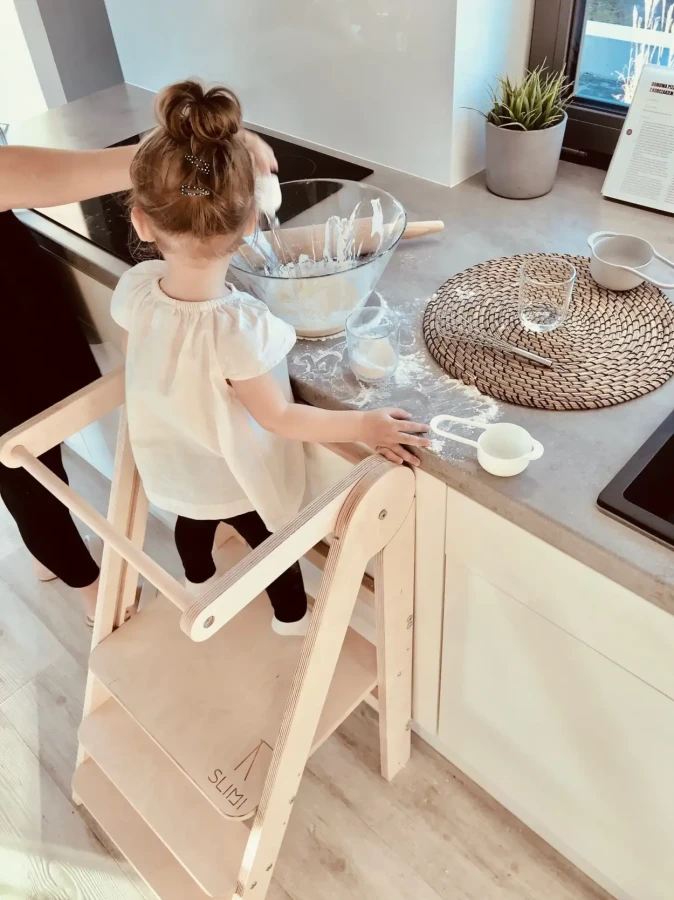 Kitchen Helper – składana wieża małego pomocnika / Slimi