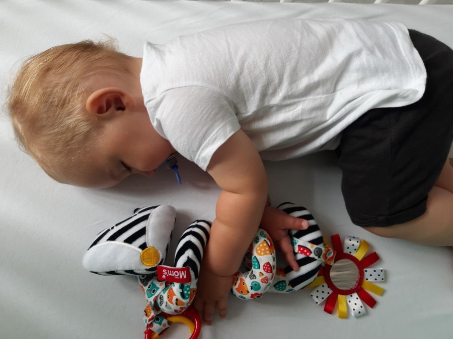 Spirala zawieszka lisek czarno-biały na wózek pobudzająca zmysły / Mom's Care