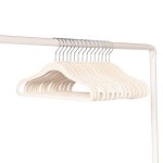 Wieszaki Welurowe dla Dzieci Cream 15 szt. / 3 Sprouts