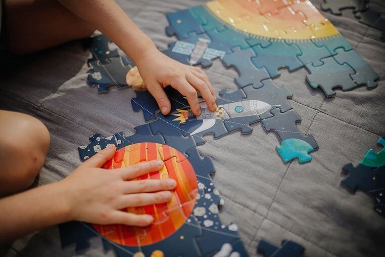 Puzzle edukacyjne Układ słoneczny 100 elementów 5+ / Janod J02678