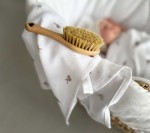 Szczotka na ciemieniuchę z myjką - beżowe króliczki / Lullalove