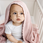 Kocyk ażurowy DAISY - pudrowy róż