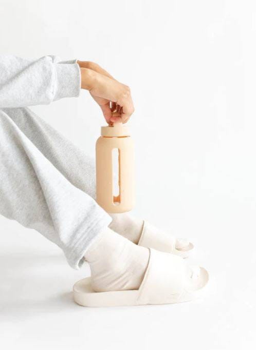 Szklana butelka do monitorowania dziennego nawodnienia Day Bottle - CREAM / BINK