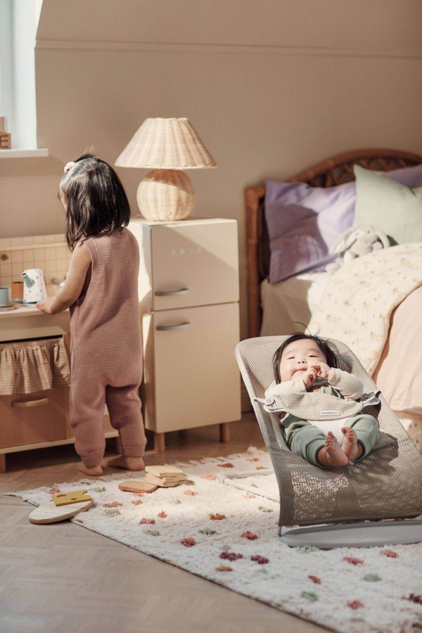 BABYBJORN - leżaczek BALANCE SOFT MESH, Szary Beż - Biały