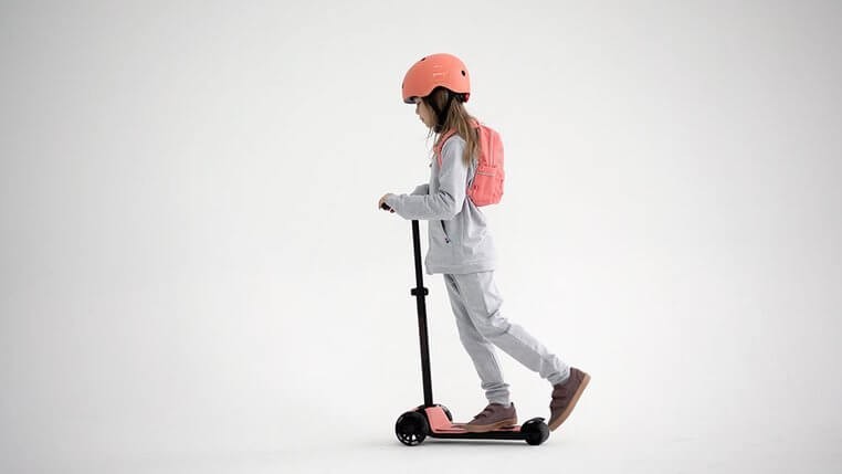 Highwaykick 5 LED Hulajnoga trójkołowa balansowa ze świecącymi kółkami 5+ Peach / Scootandride