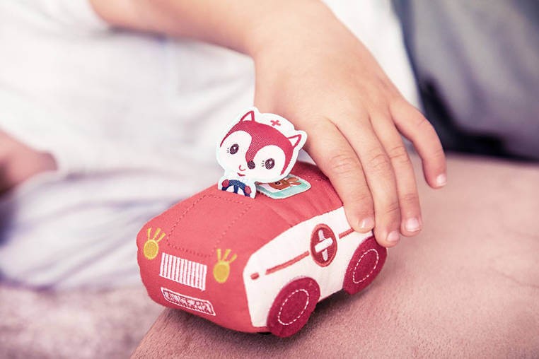 Miękkie auto z napędem pull-back Lisiczka Alice 18 m+ / Lilliputiens