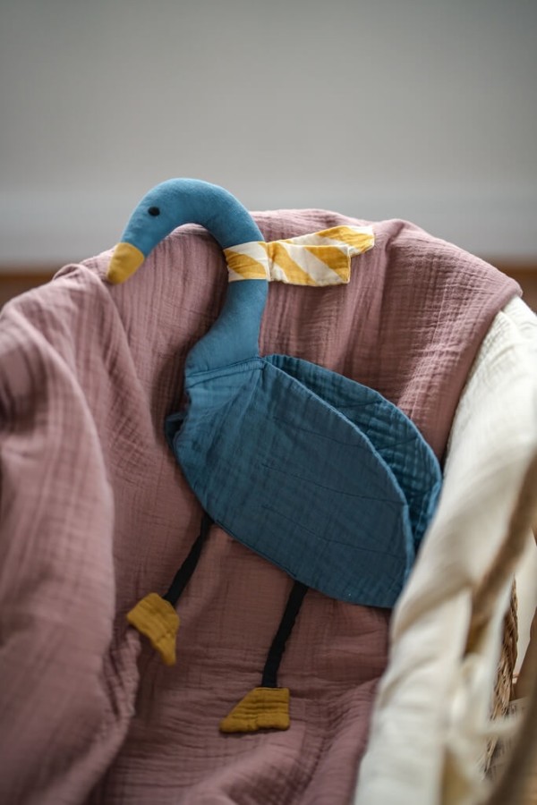 Przytulanka DouDou Swan - navy / La Millou