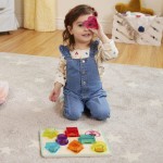 Peek & Explore - Shapes & Emotions : drewniana układanka kształty i emocje z kolorowym filtrem / B.Toys