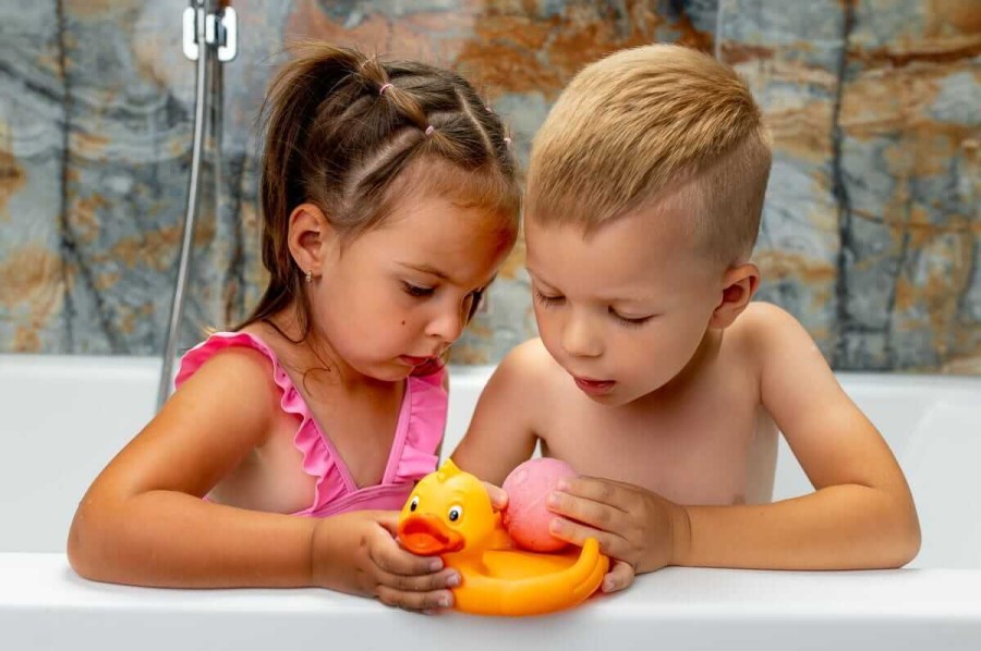 Mydelniczka z kaczuszkami i kulą musującą do kąpieli / Mom's Care