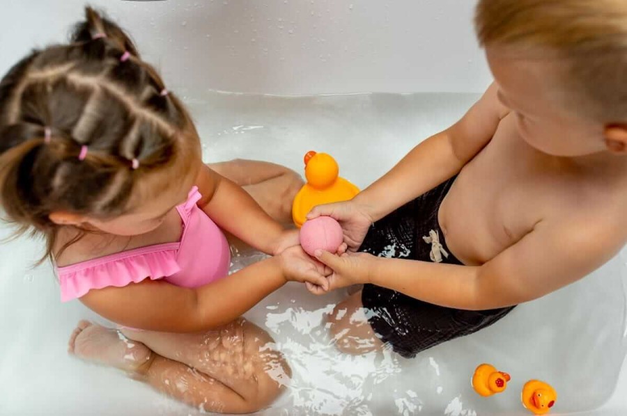 Mydelniczka z kaczuszkami i kulą musującą do kąpieli / Mom's Care