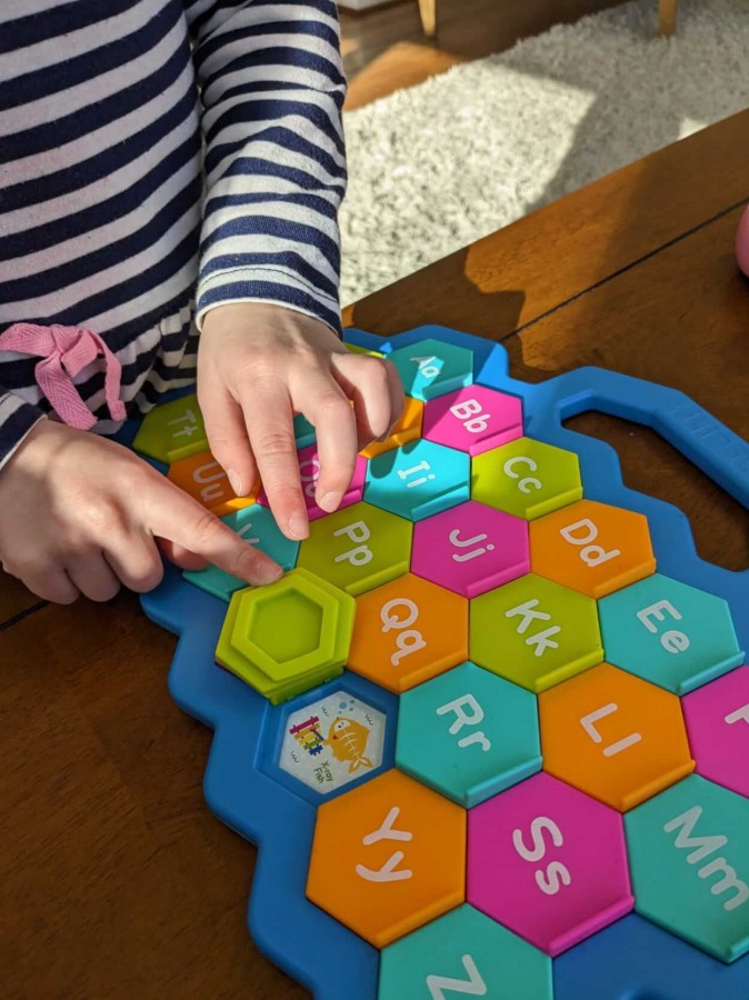 Flipsee Tablica z okienkami - Alfabet / Fat Brain Toys