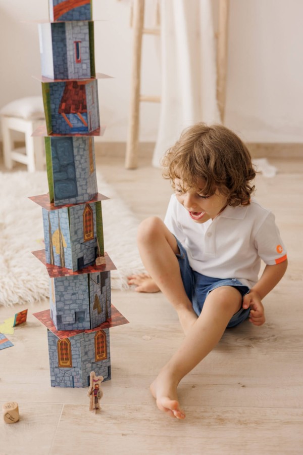 CASTLE CRASH - gra rodzinna - kto zbuduje wyższy ZAMEK? / Ludaticca