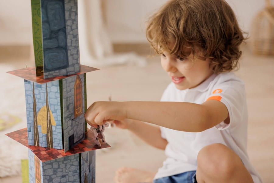 CASTLE CRASH - gra rodzinna - kto zbuduje wyższy ZAMEK? / Ludaticca