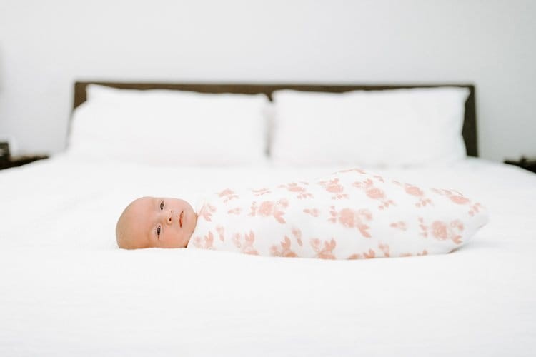 Zestaw miękki kocyk i czapeczka Snuggle Knit - Rosettes / aden+anais