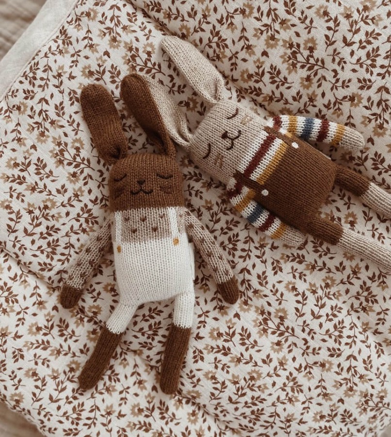 Dziergany królik z wełny alpaki - rainbow sweater / Main Sauvage