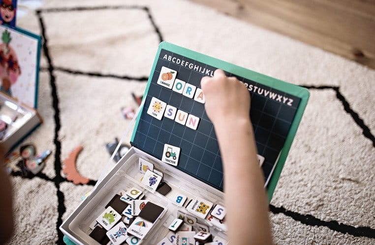 Magnetyczna układanka Alfabet Magnetibook / Janod