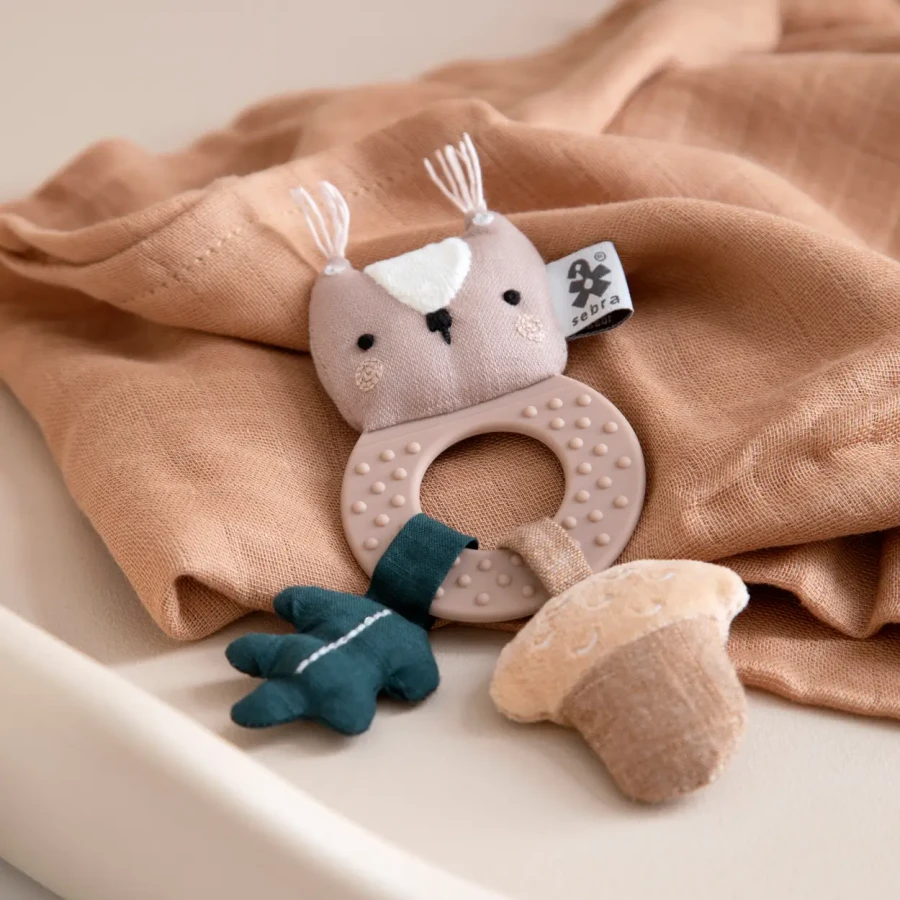 Mini grzechotka z gryzakiem - Zappy the squirrel / Sebra