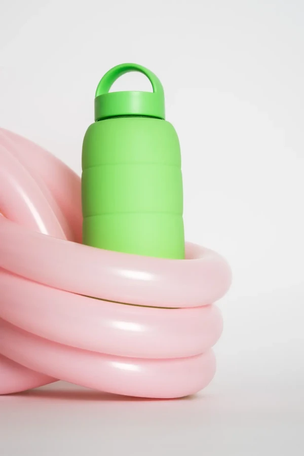 Szklana butelka do monitorowania dziennego nawodnienia Puffer Bottle - LIME / BINK