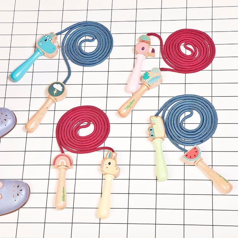 Skakanka z drewnianymi rączkami - Nosorożec Marius / Lilliputiens