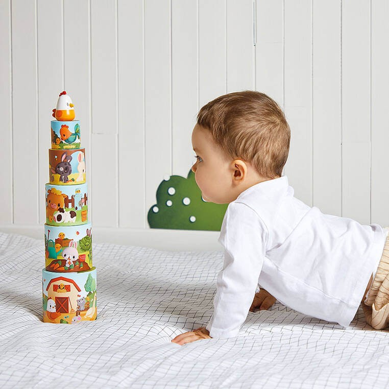 Piramida wieża Farma Kurka / Janod