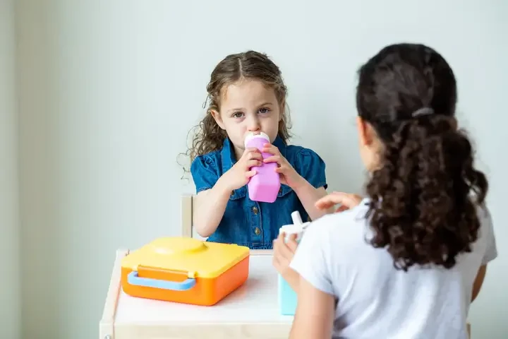 OMIEBOTTLE, bidon dla dzieci, Pink / OMIE