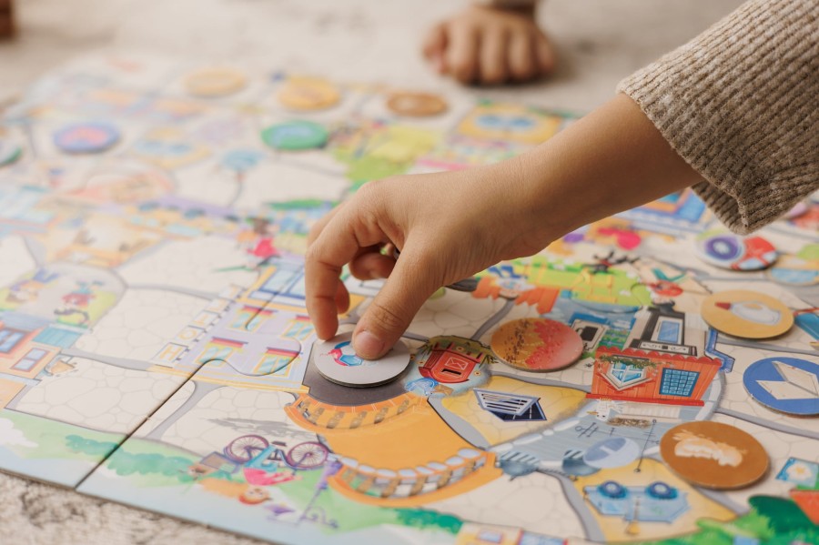 ROUND AROUND RECYCLING - gra planszowa AGENDA 2030 „W CYKLU RECYKLINGU” / Ludattica