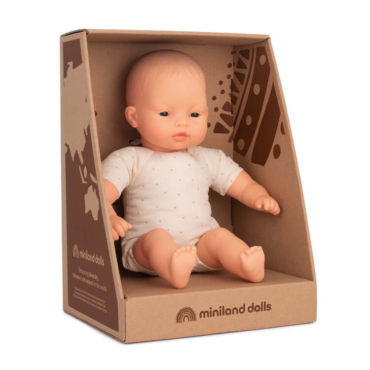 Lalka z miękkim brzuchem Rasa Azjatycka 32cm / Miniland