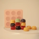 Silikonowa foremka do zamrażania jedzenia - Blush / Mushie