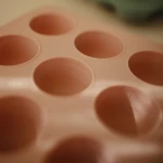 Silikonowa foremka do zamrażania jedzenia - Blush / Mushie