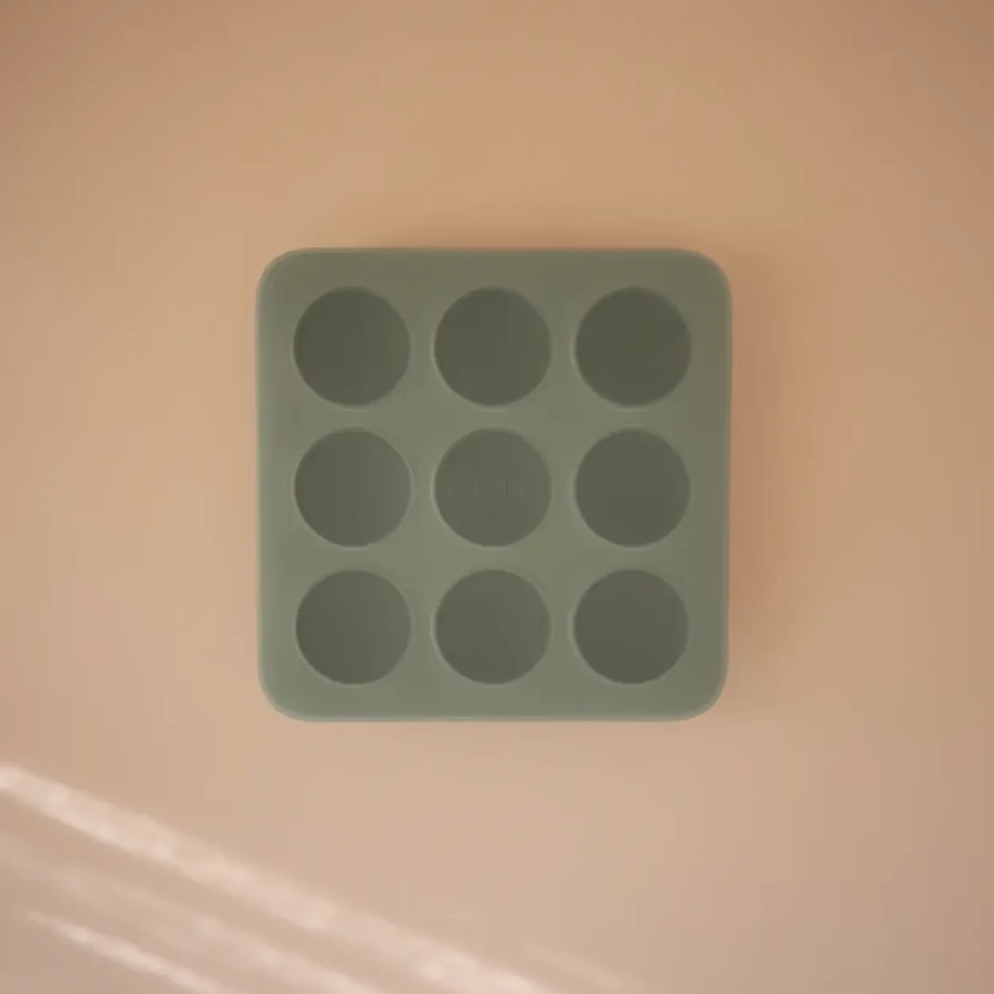 Silikonowa foremka do zamrażania jedzenia - Cambridge Blue / Mushie